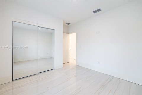 House in Palm Bay, Florida 3 bedrooms, 116.13 sq.m. № 1988764 - photo 28