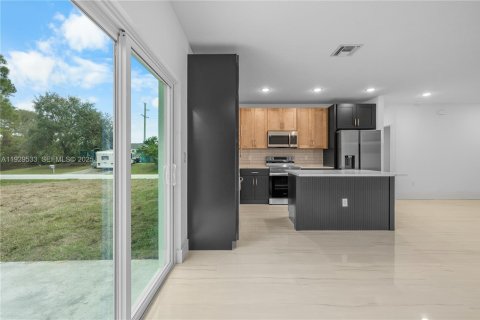 House in Palm Bay, Florida 3 bedrooms, 116.13 sq.m. № 1988764 - photo 15