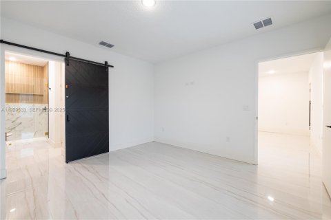 House in Palm Bay, Florida 3 bedrooms, 116.13 sq.m. № 1988764 - photo 19