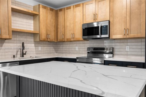 House in Palm Bay, Florida 3 bedrooms, 116.13 sq.m. № 1988764 - photo 13