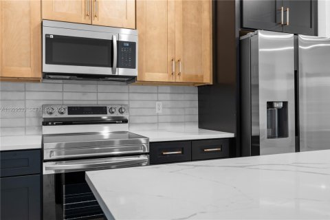 House in Palm Bay, Florida 3 bedrooms, 116.13 sq.m. № 1988764 - photo 14