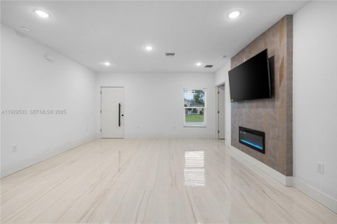 House in Palm Bay, Florida 3 bedrooms, 116.13 sq.m. № 1988764 - photo 8