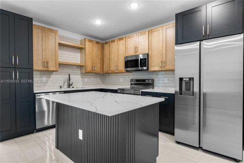 House in Palm Bay, Florida 3 bedrooms, 116.13 sq.m. № 1988764 - photo 10