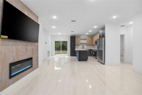 House in Palm Bay, Florida 3 bedrooms, 116.13 sq.m. № 1988764 - photo 5