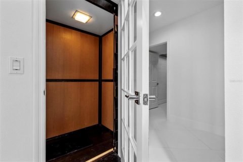Condo in Bradenton, Florida, 3 bedrooms № 2396263 - photo 10