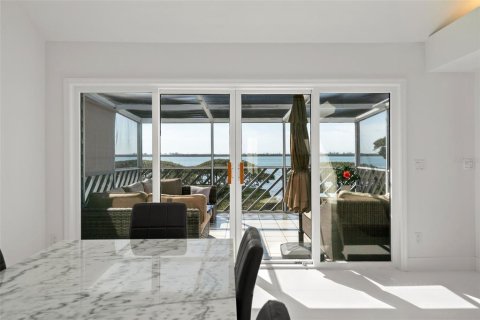Condo in Bradenton, Florida, 3 bedrooms № 2396263 - photo 26