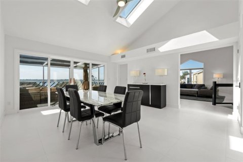 Condo in Bradenton, Florida, 3 bedrooms № 2396263 - photo 25