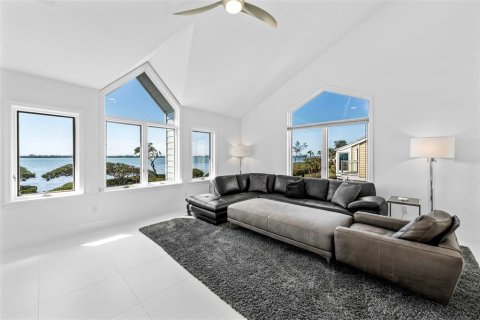 Condo in Bradenton, Florida, 3 bedrooms № 2396263 - photo 12
