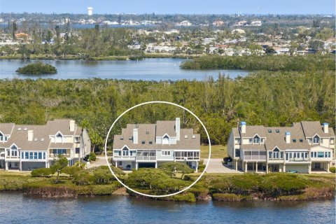 Condo in Bradenton, Florida, 3 bedrooms № 2396263 - photo 2