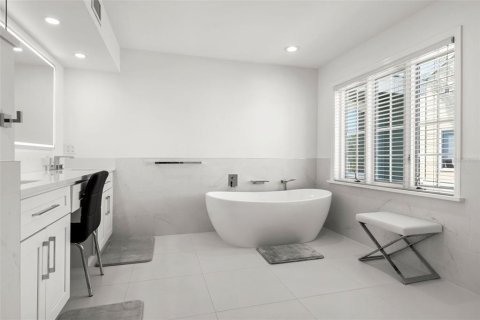 Condo in Bradenton, Florida, 3 bedrooms № 2396263 - photo 30