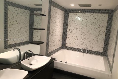 Купить кондоминиум в Майами, Флорида 2 спальни, 157.38м2, № 2088835 - фото 7