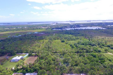 Commercial property in St. Lucie, Florida № 2146920 - photo 3