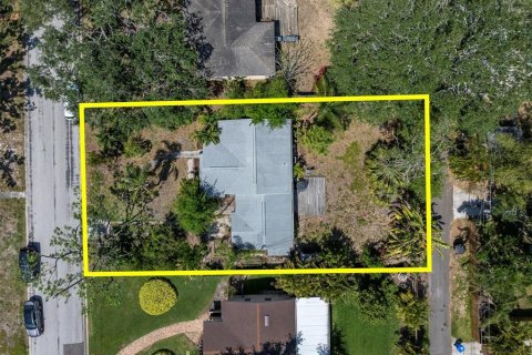 House in Saint Petersburg, Florida 3 bedrooms, 117.61 sq.m. № 1642154 - photo 6