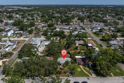 House in Saint Petersburg, Florida 3 bedrooms, 117.61 sq.m. № 1642154 - photo 5