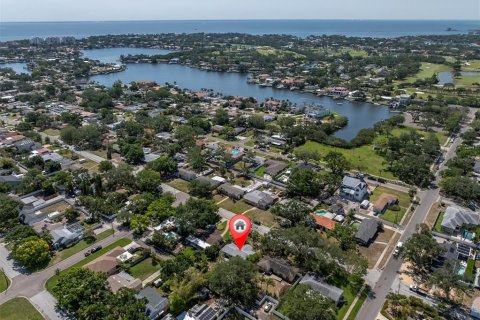 House in Saint Petersburg, Florida 3 bedrooms, 117.61 sq.m. № 1642154 - photo 3
