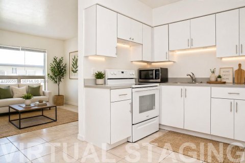 Villa ou maison à louer à Hollywood, Floride: 1 chambre, 60.39 m2 № 2070012 - photo 4