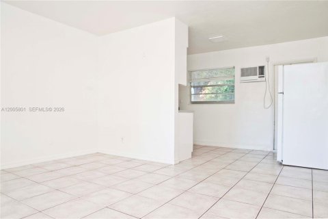 Villa ou maison à louer à Hollywood, Floride: 1 chambre, 60.39 m2 № 2070012 - photo 2