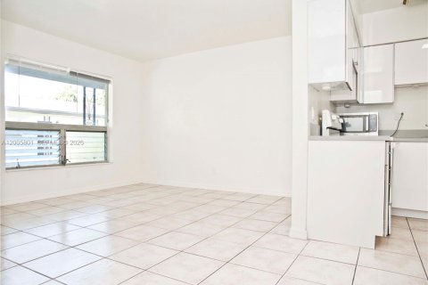 Villa ou maison à louer à Hollywood, Floride: 1 chambre, 60.39 m2 № 2070012 - photo 13