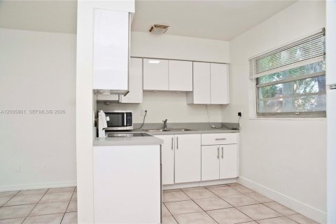 Villa ou maison à louer à Hollywood, Floride: 1 chambre, 60.39 m2 № 2070012 - photo 6