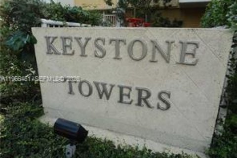 Condo à North Miami, Floride, 1 chambre  № 2091349