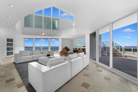 Condo in Miami, Florida, 7 bedrooms № 1982252 - photo 21