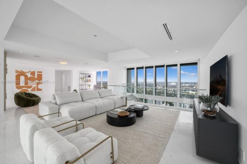 Condo in Miami, Florida, 7 bedrooms № 1982252 - photo 19