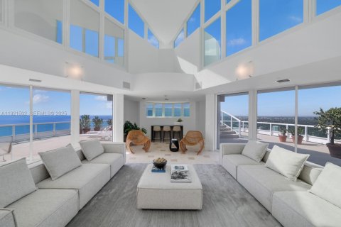 Condo in Miami, Florida, 7 bedrooms № 1982252 - photo 22