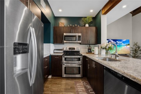 Adosado en venta en Pembroke Pines, Florida, 2 dormitorios, 118.64 m2 № 2058274 - foto 7