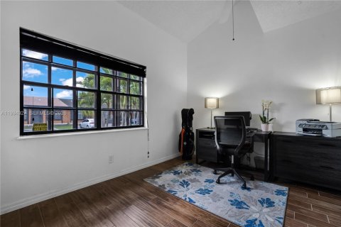 Adosado en venta en Pembroke Pines, Florida, 2 dormitorios, 118.64 m2 № 2058274 - foto 11