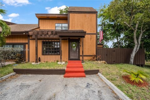 Adosado en Pembroke Pines, Florida 2 dormitorios, 118.64 m2 № 2058274