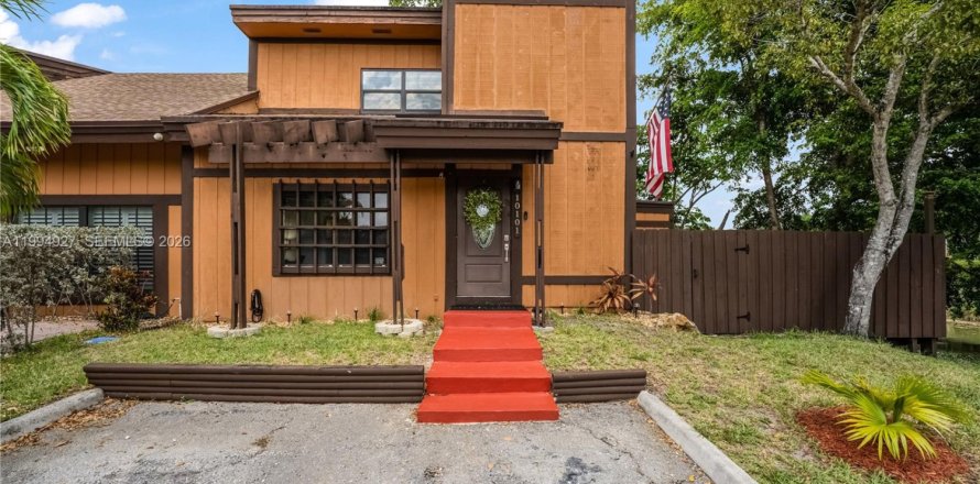 Adosado en Pembroke Pines, Florida 2 dormitorios, 118.64 m2 № 2058274