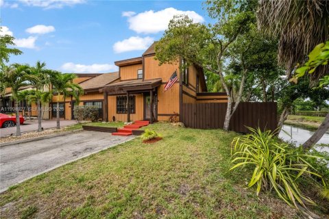 Adosado en venta en Pembroke Pines, Florida, 2 dormitorios, 118.64 m2 № 2058274 - foto 3