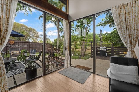 Adosado en venta en Pembroke Pines, Florida, 2 dormitorios, 118.64 m2 № 2058274 - foto 30