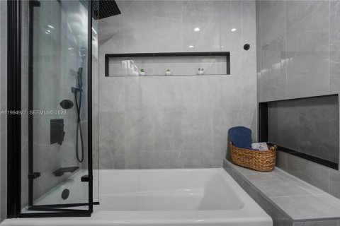 Adosado en venta en Pembroke Pines, Florida, 2 dormitorios, 118.64 m2 № 2058274 - foto 20