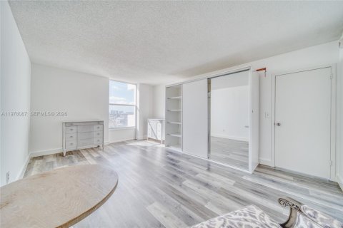 Condo in North Miami, Florida, 1 bedroom  № 2042022 - photo 14