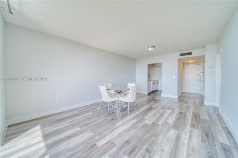 Condo in North Miami, Florida, 1 bedroom  № 2042022 - photo 7