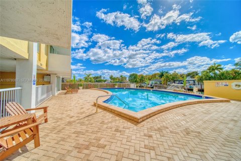 Condo in North Miami, Florida, 1 bedroom  № 2042022 - photo 23