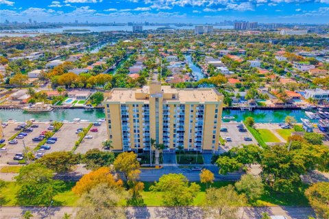 Condo in North Miami, Florida, 1 bedroom  № 2042022 - photo 29
