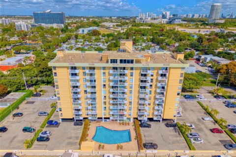 Condo in North Miami, Florida, 1 bedroom  № 2042022 - photo 28
