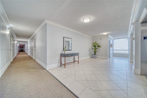 Condo in North Miami, Florida, 1 bedroom  № 2042022 - photo 21