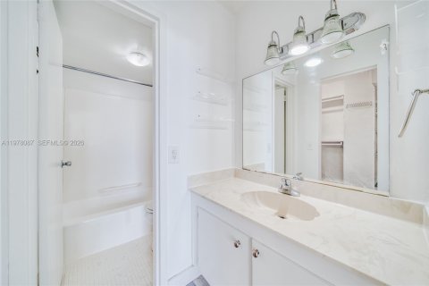 Condo in North Miami, Florida, 1 bedroom  № 2042022 - photo 16