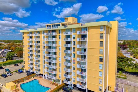 Condo in North Miami, Florida, 1 bedroom  № 2042022 - photo 30