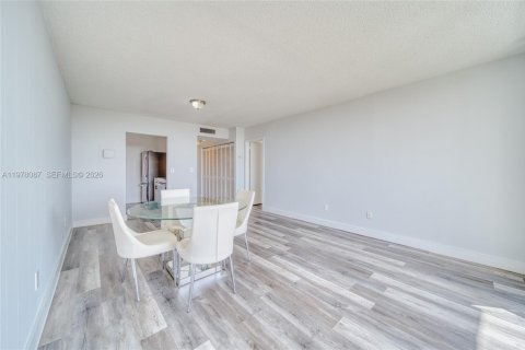 Condo in North Miami, Florida, 1 bedroom  № 2042022 - photo 8