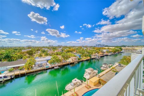 Condo in North Miami, Florida, 1 bedroom  № 2042022 - photo 15