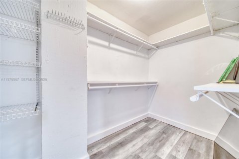 Condo in North Miami, Florida, 1 bedroom  № 2042022 - photo 18