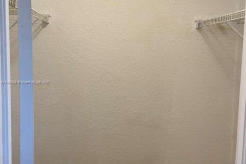 Condominio en alquiler en Margate, Florida, 1 dormitorio, 59.55 m2 № 1950260 - foto 9