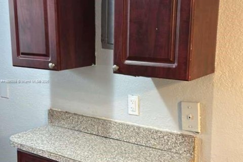 Condominio en alquiler en Margate, Florida, 1 dormitorio, 59.55 m2 № 1950260 - foto 3