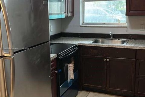 Condominio en alquiler en Margate, Florida, 1 dormitorio, 59.55 m2 № 1950260 - foto 2