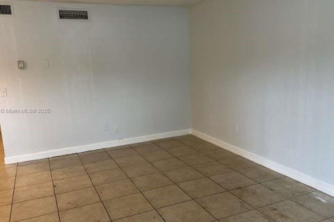 Condominio en alquiler en Margate, Florida, 1 dormitorio, 59.55 m2 № 1950260 - foto 6