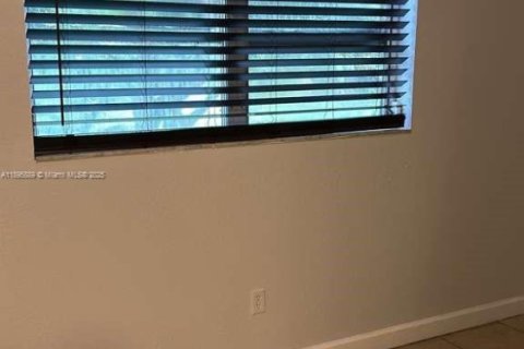 Condominio en alquiler en Margate, Florida, 1 dormitorio, 59.55 m2 № 1950260 - foto 8